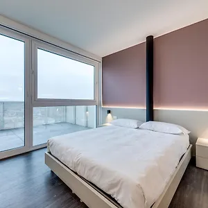 https://sky-tower-suite.hotelslidodijesolo.com