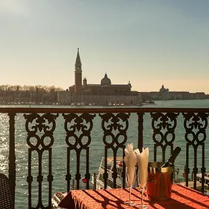 A Tribute To Music Residenza 3*, Venezia Italia