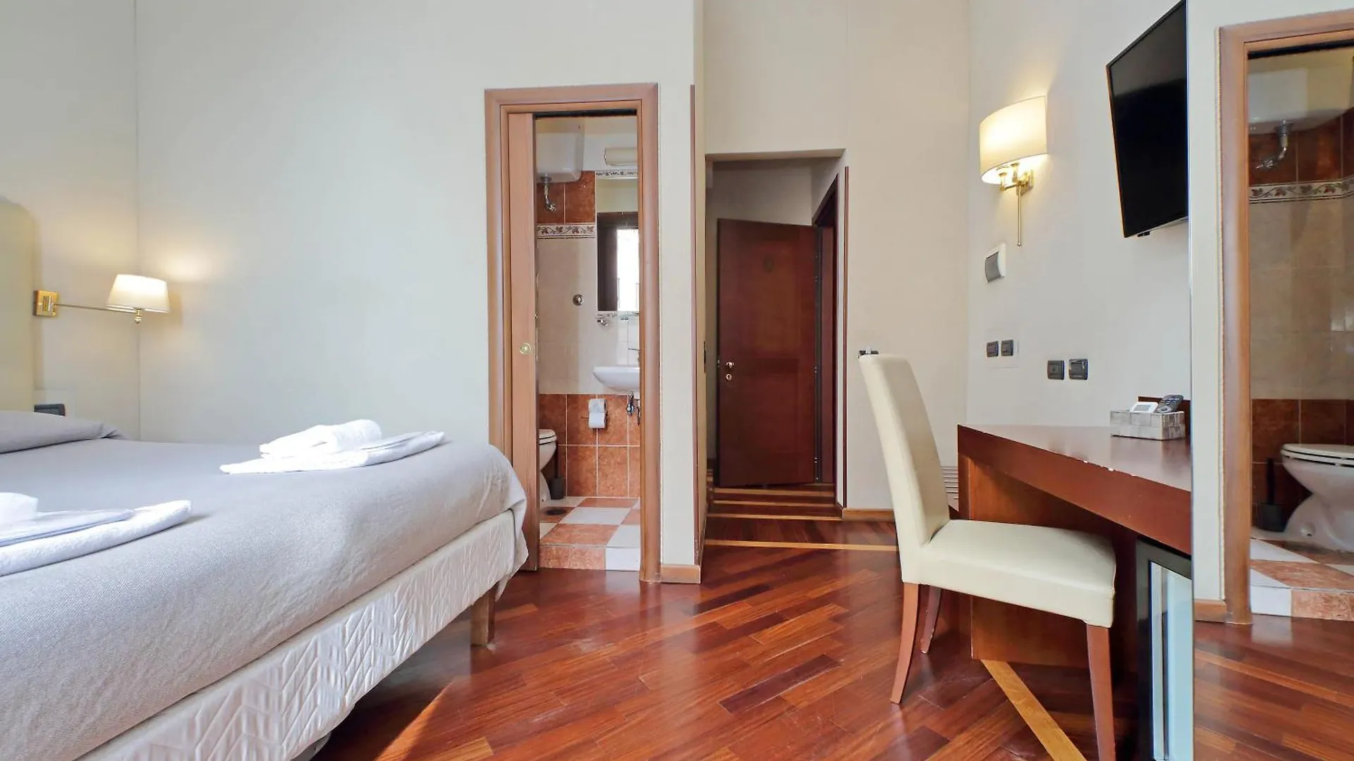 Domus Maggiore Guest House Rome 0*,  Италия